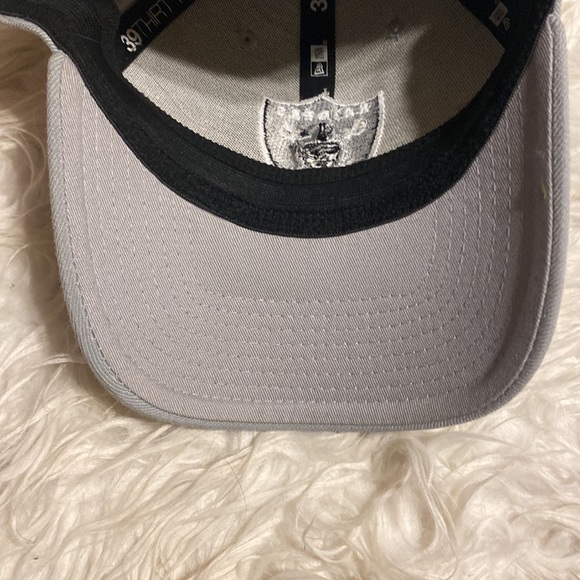 💜MINIMUM 5 ITEMS BUNDLED TO PURCHASE at $6 💜category - Picture 6 of 8